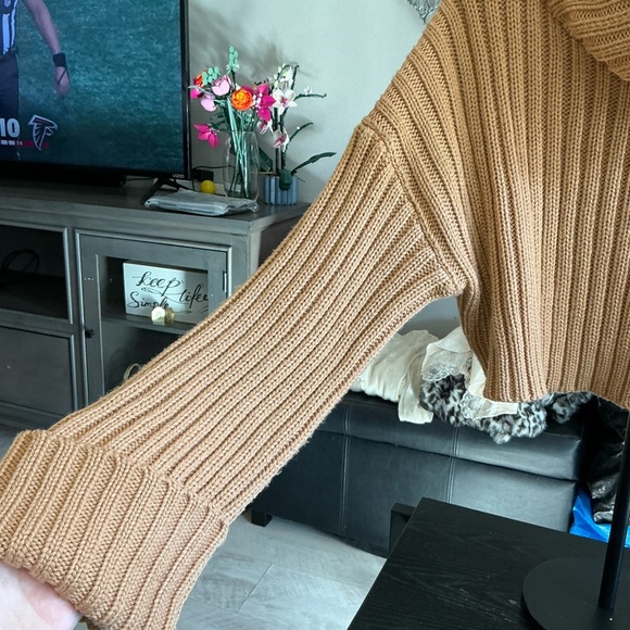 Cotton Candy LA Tan Ribbed Crop Turtleneck Sweater Size M - Picture 3 of 5